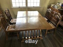 Set Thomasville Dining Room Table, 4 Chairs, Cabinet, Drawer, Walnut Color