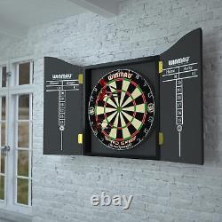 Ensemble cadeau pour le jeu de fléchettes Winmau Man Cave avec tableau de fléchettes, armoire à fléchettes et fléchettes