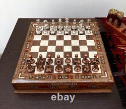 Jeu d'échecs artisanal avec tiroirs de luxe avec pièces d'échecs en métal classique en bronze