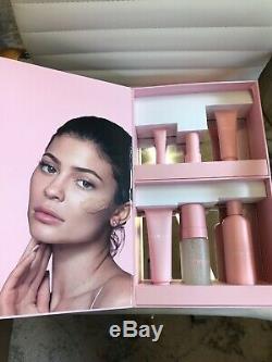 Kylie Skin Set Brand New! Dossier De Presse Rare Avec Armoire À Pharmacie Miroir